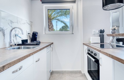 Hoya de los Patos Apartment | Studio Apartment 'Park Carpe Diem' with Shared Pool, Wi-Fi and Air Conditioning