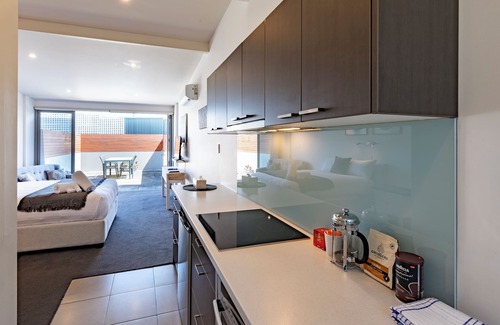 Hobart Central Business District Apartment | Studio Apartment - 5 Mins to CBD - Free Parking - Sandy Bay
