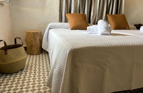 Iznatoraf Apartment | Studio Apartment 'Alojamiento Alberquina' with Shared Garden, Wi-Fi and Air Conditioning