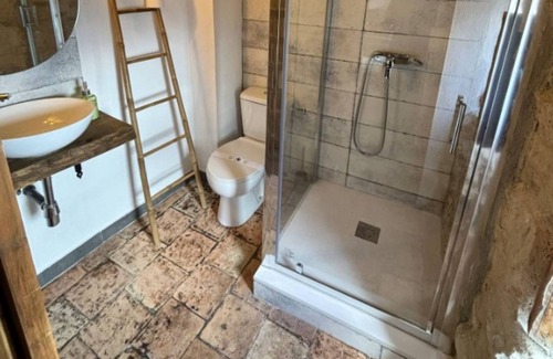 Iznatoraf Apartment | Studio Apartment 'Alojamiento Manzanilla' with Shared Garden, Wi-Fi and Air Conditioning