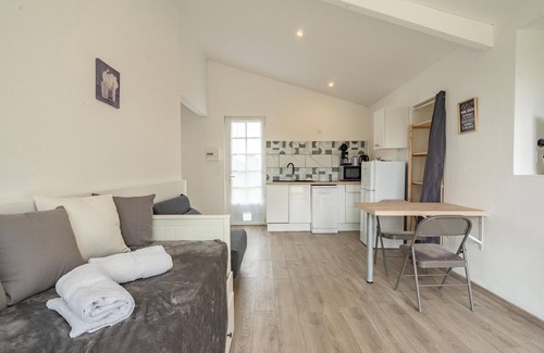 Cozes Apartment | Studio Apartment 'Au Petit Chez Nous' with Private Terrace, Private Garden and Wi-Fi