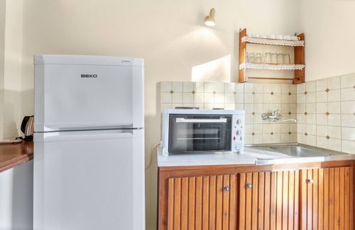 Limni Keri Apartment | Studio Apartment 'Castellos Bellos 6' with Shared Garden, Wi-Fi and Air Conditioning