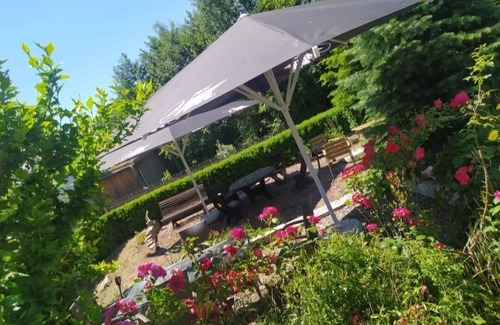 Markt Erlbach Apartment | Studio Apartment 'Zimmer 27' with Shared Terrace, Shared Garden and Wi-Fi