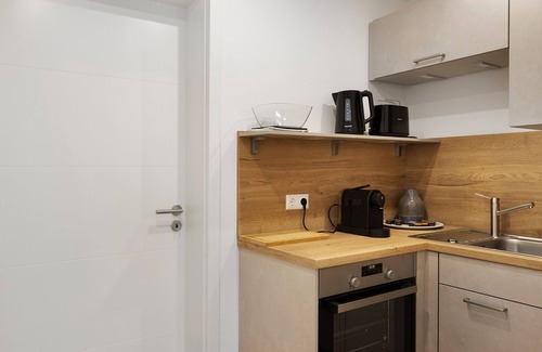 Creidlitz Apartment | Studio Apartment 'Ferienwohnung 1 Coburg-Creidlitz' with Private Terrace