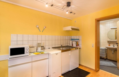 Scheuern Apartment | Studio Apartment 'Gernsbach' with Private Terrace and Wi-Fi