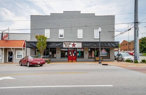 Ashland City Apartment | Studio apartment in the Merchantile