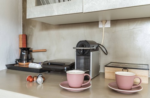 Tinos Town Apartment | Studio Apartment 'Kleris Apartment 8 Tinos' with Sea View, Wi-Fi and Air Conditioning