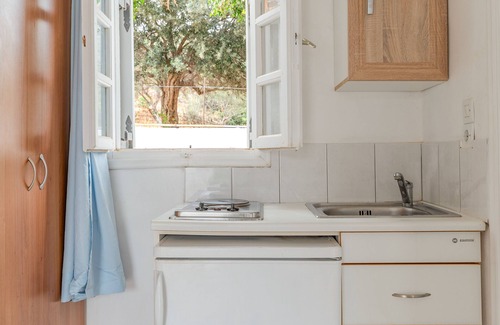 Vathi Apartment | Studio Apartment 'Sifnos 1' with Sea View, Wi-Fi and Air Conditioning