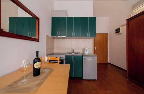 Rozino Apartment | Studio Apt for 3 w/Balcony – Walking Distance to Beach No. 9