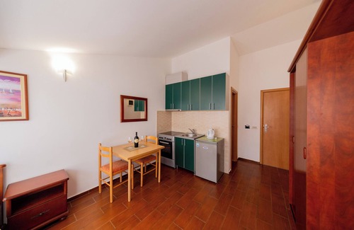 Rozino Apartment | Studio Apt for 3 w/Balcony – Walking Distance to Beach No. 9