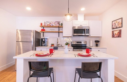 West San Antonio Apartment | Studio Apt w/Free Parking + Pet-FREE , Clean