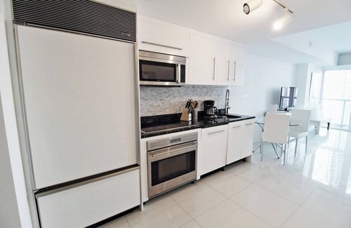 Downtown Miami Condo | Studio at Icon Brickell Luxury Waterfront Building