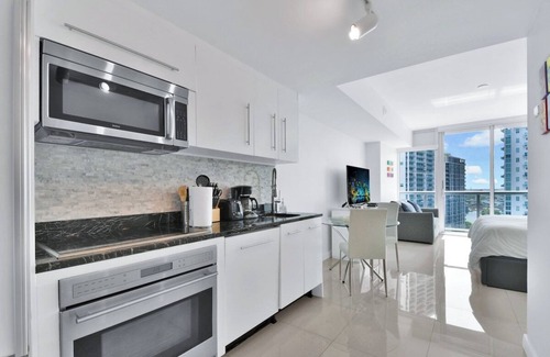Downtown Miami Condo | Studio at Icon Brickell Luxury Waterfront Building