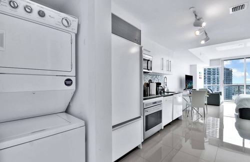 Downtown Miami Condo | Studio at Icon Brickell Luxury Waterfront Building