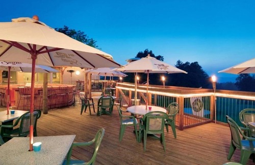 Cheat Lake Apartment | Studio at Lakeview Golf Resort w Indoor Pool & BBQ Area