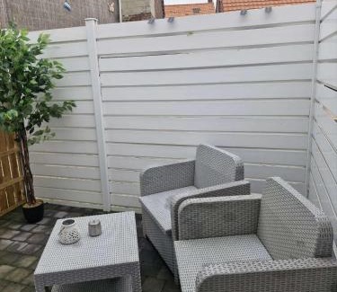Westrehem Bed & Breakfast | Studio avec jacuzzi , terrasse amenagée et wifi à Westrehem