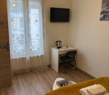 Enghien-les-Bains Apartment | studio avec terrasse en face la gare d’Enghien a 15 minute de paris gare du nord et a 10 mn de stade de France