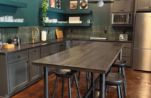 Downtown Nashville Apartment | Studio B Suite 4BR by Maddox Hotel