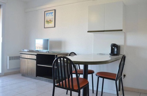 Banyuls-sur-Mer Apartment | Studio cabin in Banyuls-sur-Mer, parking, aircon, sea view