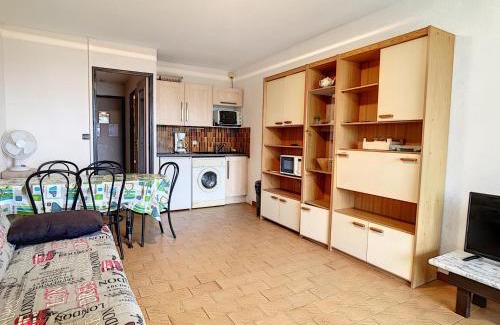 Palavas-les-Flots Apartment | Studio cabine à Palavas-les-Flots - 4 couchages, parking et WIFI - FR-1-715-6