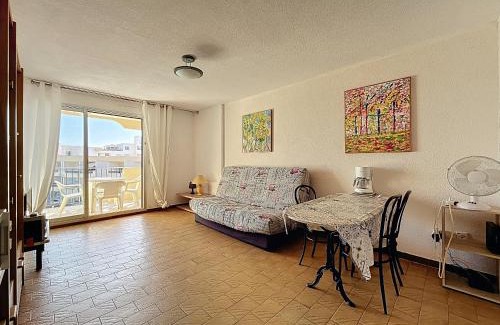 Palavas-les-Flots Apartment | Studio cabine à Palavas-les-Flots - 4 couchages, parking et WIFI - FR-1-715-6