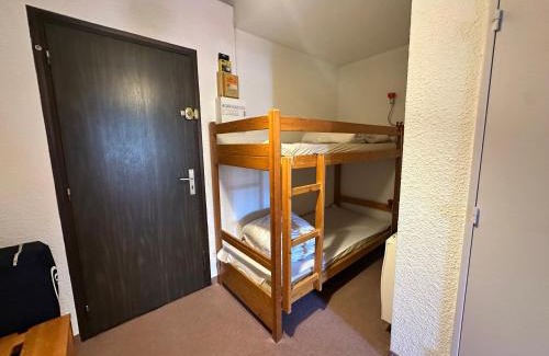 Villard-de-Lans Apartment | Studio cabine 27m² au pied des pistes de luge, balcon sud, navette gratuite - FR-1-515-236