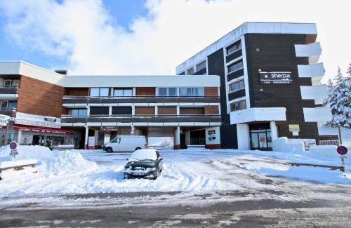 Chamrousse Apartment | Studio cabine 27m², sud, pied des pistes, balcon, piscine été, animaux OK - FR-1-549-48
