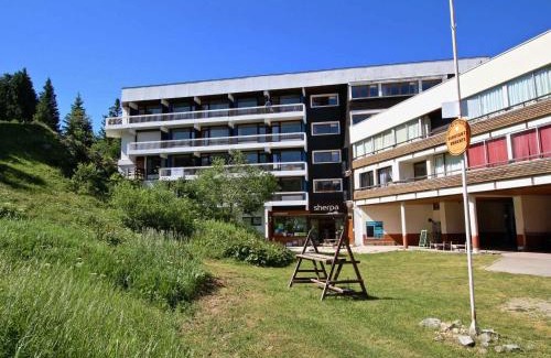 Chamrousse Apartment | Studio cabine 27m², sud, pied des pistes, balcon, piscine été, animaux OK - FR-1-549-48