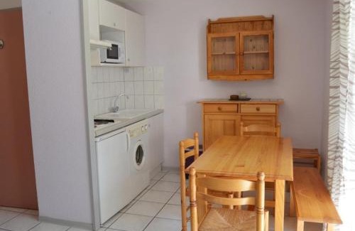Luz-Saint-Sauveur Apartment | Studio cabine 4 pers, balcon sud, parking, prox centre Luz-St-Sauveur, proche ski et thermes - FR-1-402-72