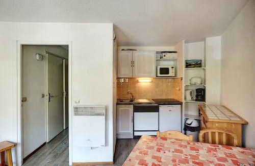 Les Bruyeres Apartment | Studio cabine 4 pers, ski aux pieds, carrefour central, PARKING - FR-1-178-105