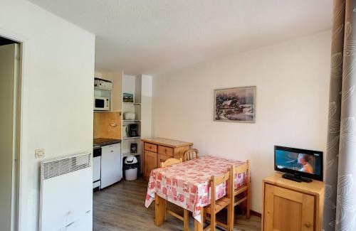 Les Bruyeres Apartment | Studio cabine 4 pers, ski aux pieds, carrefour central, PARKING - FR-1-178-105