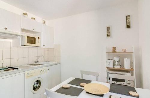 Luz-Saint-Sauveur Apartment | Studio cabine avec parking proche centre Luz-Saint-Sauveur, balcon, pour 4 pers. - FR-1-402-66