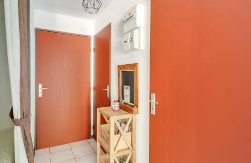 Luz-Saint-Sauveur Apartment | Studio cabine avec parking proche centre Luz-Saint-Sauveur, balcon, pour 4 pers. - FR-1-402-66