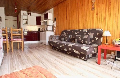 Chamrousse Apartment | Studio Cabine Chaleureux 4 Pers. 3* - Animaux Admit, WiFi, Parking, Cuissine Equipée - FR-1-549-42