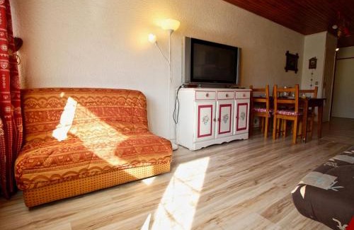 Chamrousse Apartment | Studio Cabine Chaleureux 4 Pers. 3* - Animaux Admit, WiFi, Parking, Cuissine Equipée - FR-1-549-42