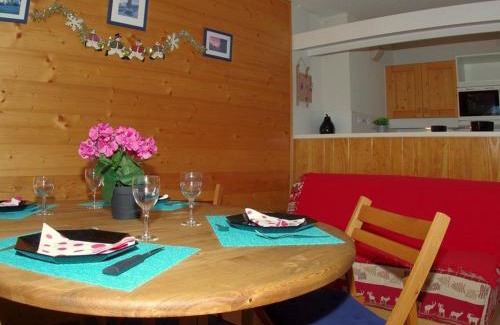 Les Avanchers-Valmorel Apartment | Studio cabine chaleureux avec terrasse, proche pistes - 4 pers, animaux OK, parking en option - FR-1-291-772
