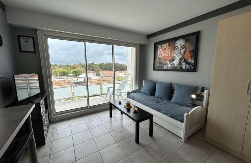 Saint-Jean-de-Monts Apartment | Studio cabine 4 pers. avec balcon et parking, proche plage - FR-1-224C-176