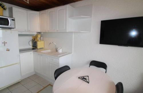 Auris Apartment | Studio Cabine Rénové au Pied des Pistes avec Balcon - Auris en Oisans - FR-1-297-157