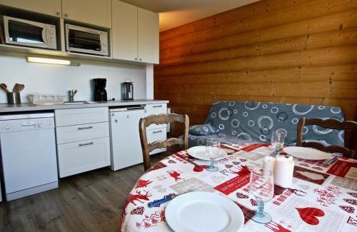 Chamrousse Apartment | Studio cabine rénové, bien équipé, expo Sud, proche pistes à Chamrousse 1650 - FR-1-340-218