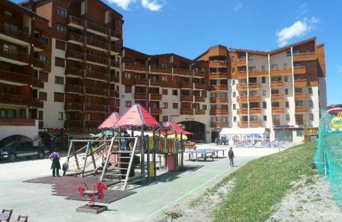 Les Bruyeres Apartment | Studio cabine rénové 4 pers 24m², au pied des pistes, Les Menuires - FR-1-178-183