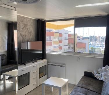 Cap d'Agde Apartment | Studio Cabine Vue Port avec parking privé