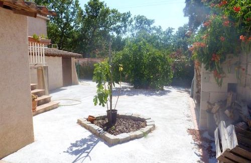 Pierrefeu-du-Var Apartment | Studio charmant à Pierrefeu-du-Var, 20 m², piscine partagée