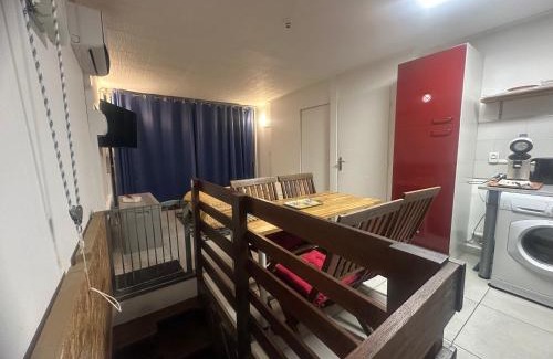 Sainte-Clotilde Centre Apartment | Studio Colombier - 2 personnes - avec vue sur mer