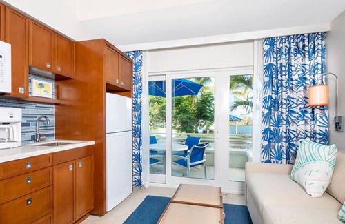 Estate Frenchman Bay Resort | Studio Condo at Wyndham Limetree Resort - Right on the Beach!