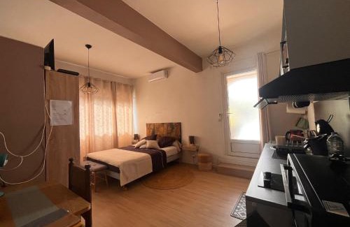 Sainte-Clotilde Centre Apartment | Studio cosy avec piscine dans une villa