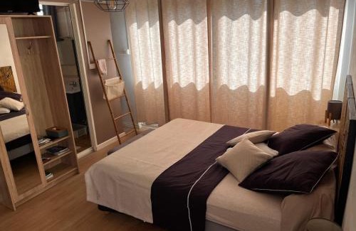 Sainte-Clotilde Centre Apartment | Studio cosy avec piscine dans une villa