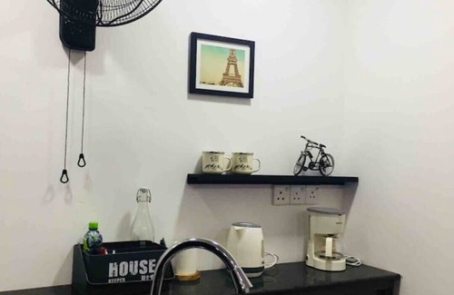 Ella Apartment | Studio cube 01 to sleep in a glass box