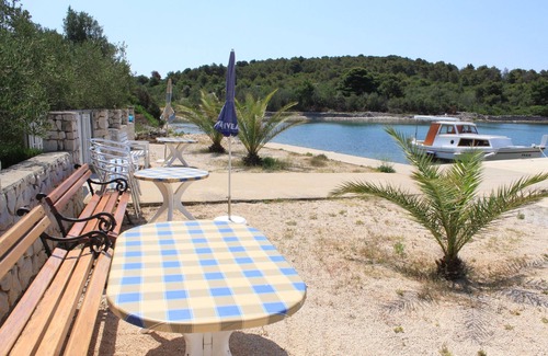 Kukljica Apartment | Studio flat near beach Cove Kunčabok, Ugljan (AS-8255-a)