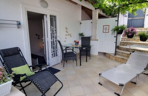 Postira Apartment | Studio flat near beach Postira, Brač (AS-706-a)