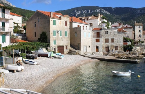 Komiza Apartment | Studio flat near beach Komiža, Vis (AS-2429-b)
